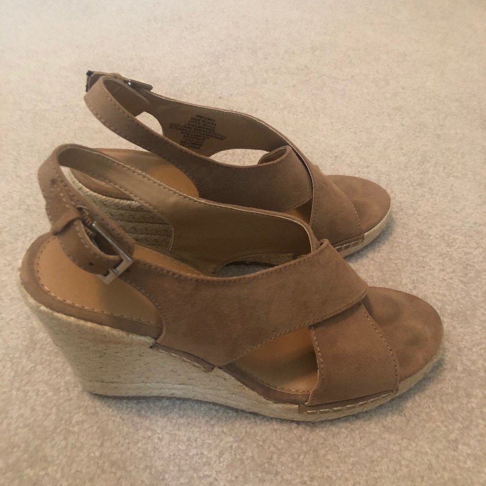 Tan Apt 9 Wedges